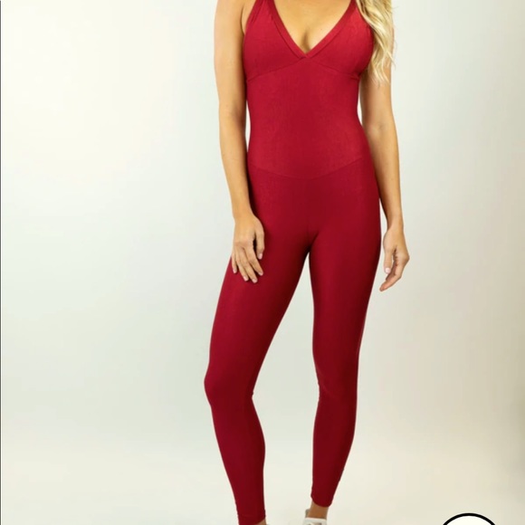 Coco on the go Laura jumpsuit with deep V and crisscross back red size small - Picture 2 of 9